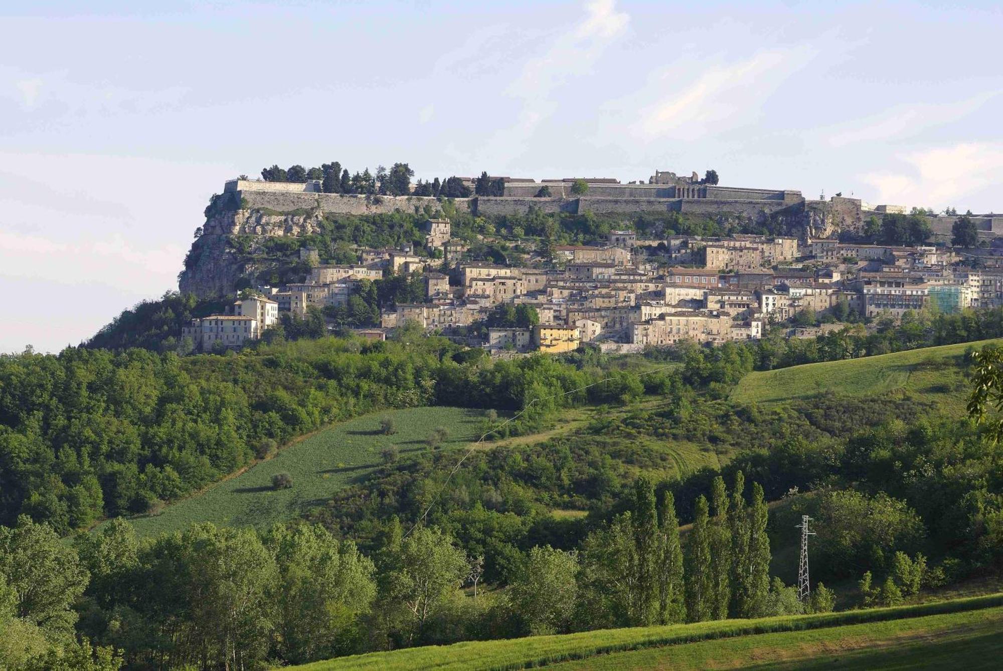 Zunica Ospitalita Dal 1880 Hotel Civitella Del Tronto Exterior foto
